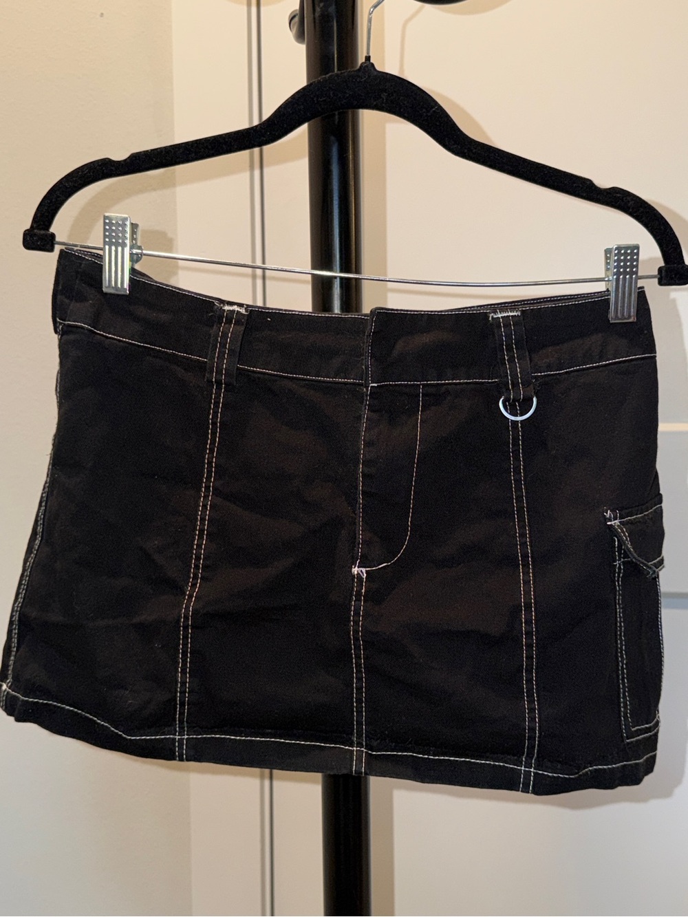 Forever 21 Y2K M Black Mini Skirt with White Contrast Stitching